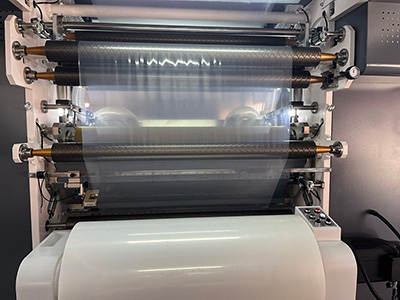 Laminadora solventless (sem solvente) triplex, A400-3V